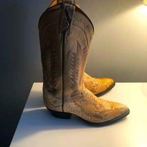 Tony Lama snakeskin/leather cowboy boots 7.5 D